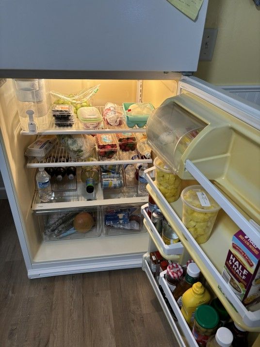 Whirlpool 18 Cubic Foot Top Freezer