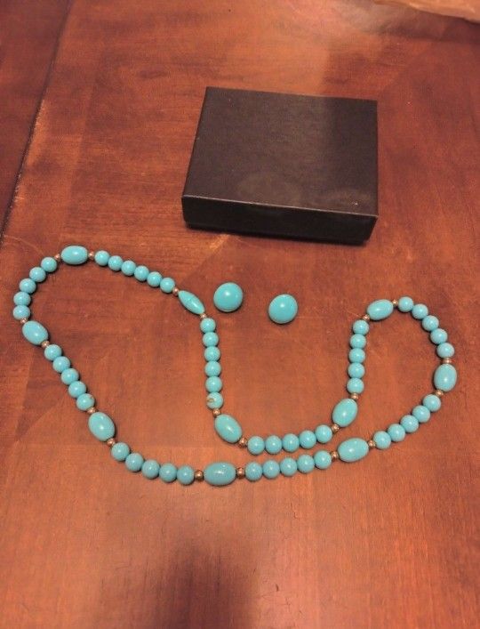Vintage Avon Necklace And Earring Set