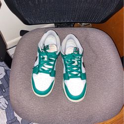 Low Green Dunks Size 9.5