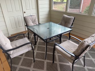 Patio Dining Set with Glass Table and 4 Chairs