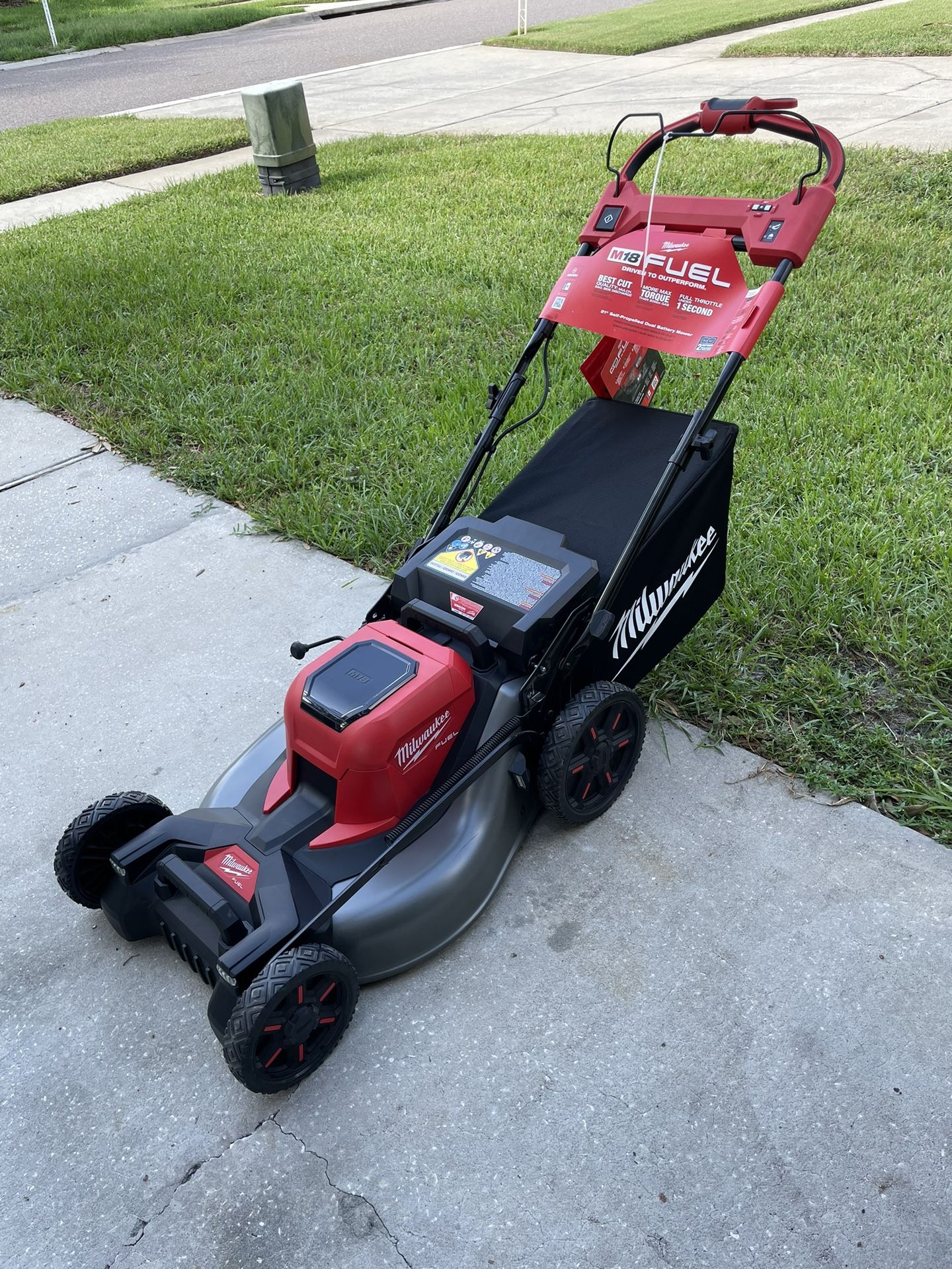 🚚 FREE DELIVERY 🚚 Milwaukee Lawn Mower M18