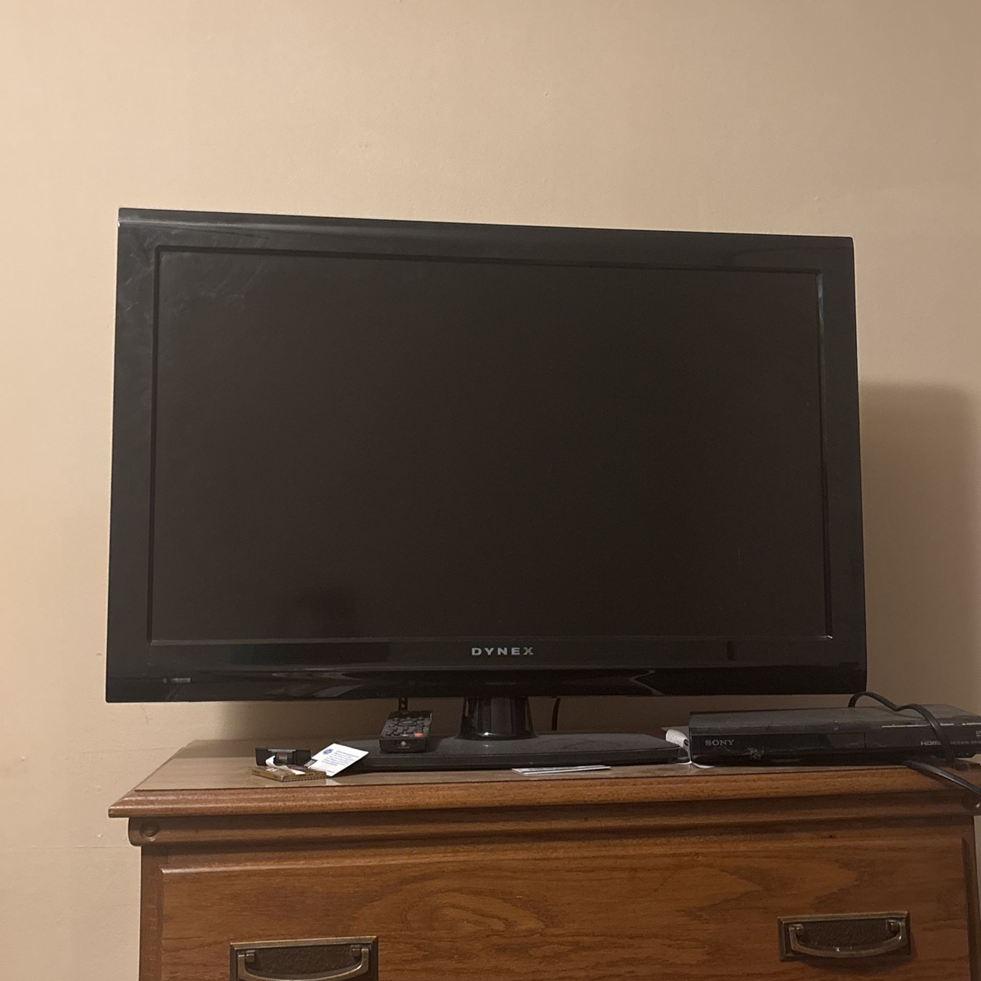 32 Inch Dynex Tv with Sony DVD player