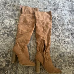 High Kneed Boots 