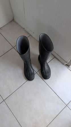 Size 6 rubber boots