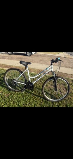 26” roadmaster mountain bike like new
