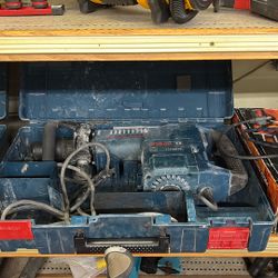 Bosch Demolition Hammer SDS-max 14 Amp