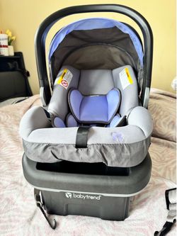 Baby Trend Car Seat with Base Included