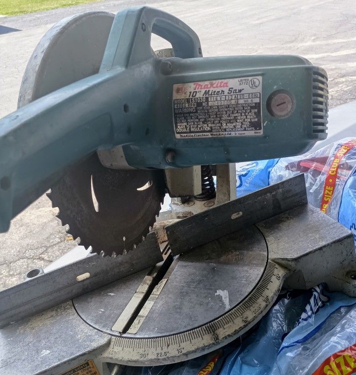 Used Makita Miter Saw In Working Condition