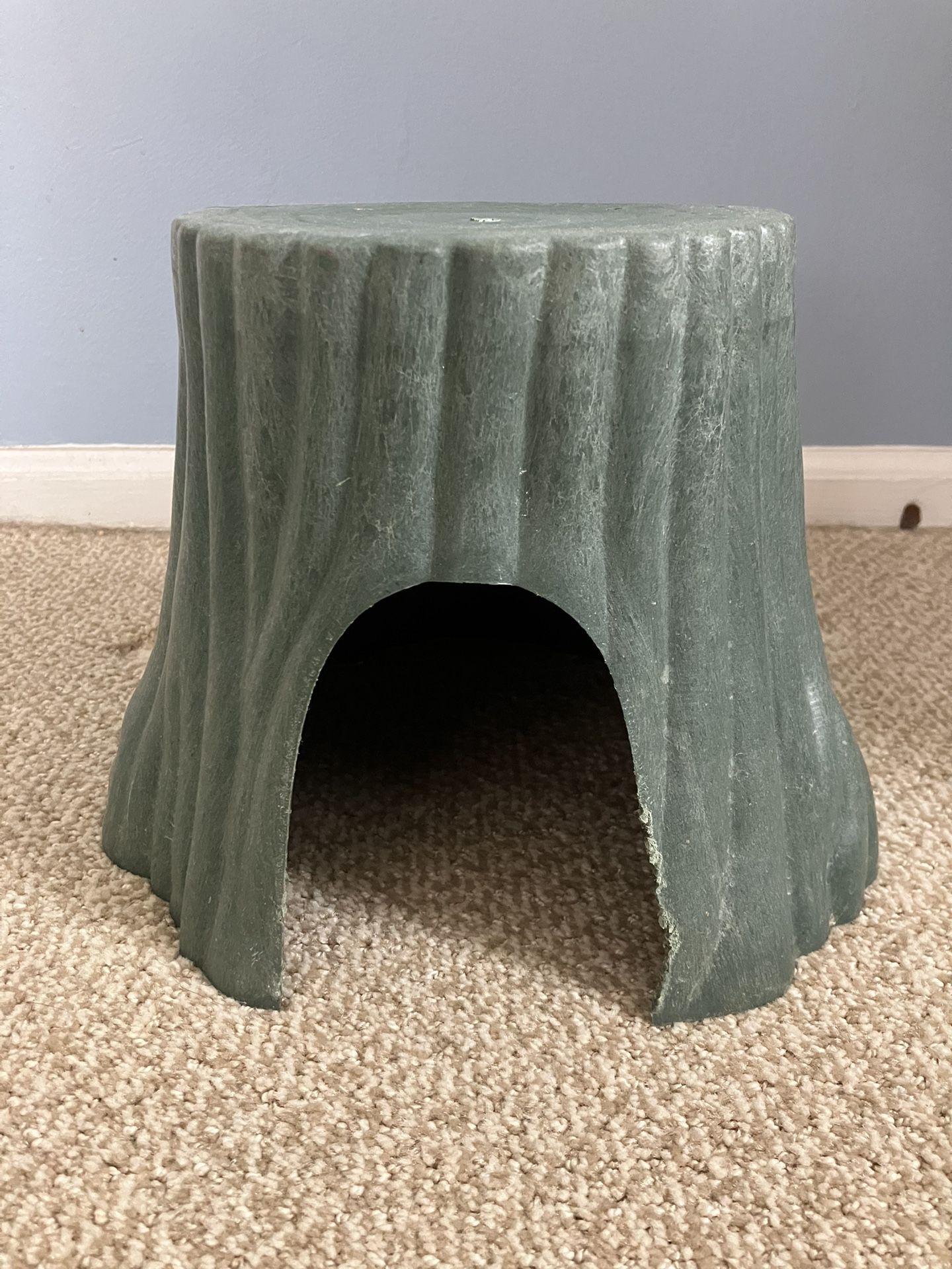 Tree Trunk Small Animal Hideout - Green