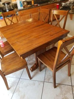 Kitchen table with 6 chairs