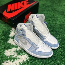 Jordan 1 Hyper Royal