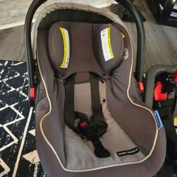 Graco Snuglock snugride 35 infant car seat as pictured with 2 additional Graco bases.