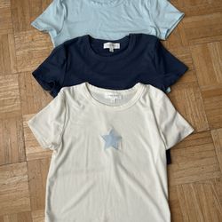 dark blue, light blue, white t-shirts