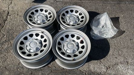 Chevy Silverado 1500 Series 17 Inch stock Steel 6 Lug wheels Tahoe Suburban Yukon Gmc Trucks