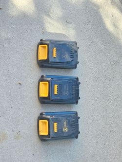 Lot of 3 DEWALT 20V MAX Lithium-Ion 1.5Ah Batteries – Works Perfect
Description:
Selling a bundle of 3 authentic DEWALT 20V MAX Lithium-Ion compact ba