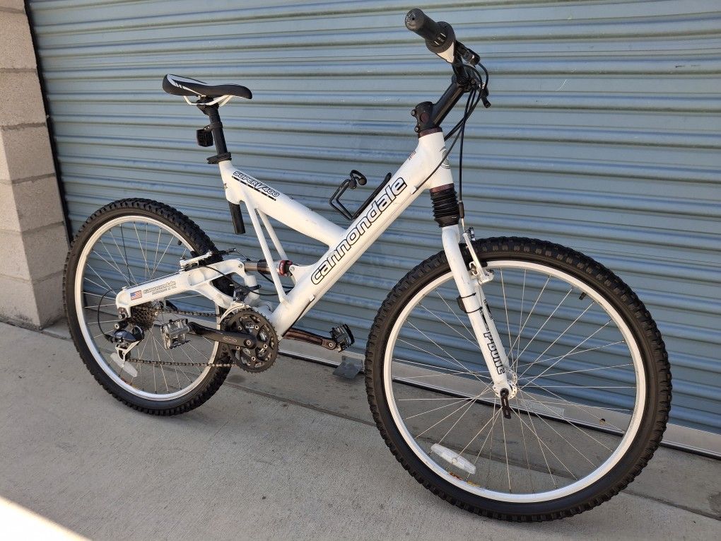 CANNONDALE MOUNTAIN BIKE FULL SUSPENSION 21 SPEEDS TIRE 26