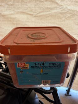 Grip-Rite 1-1/4" Round Plastic Cap Roofing Nails 2500 Count