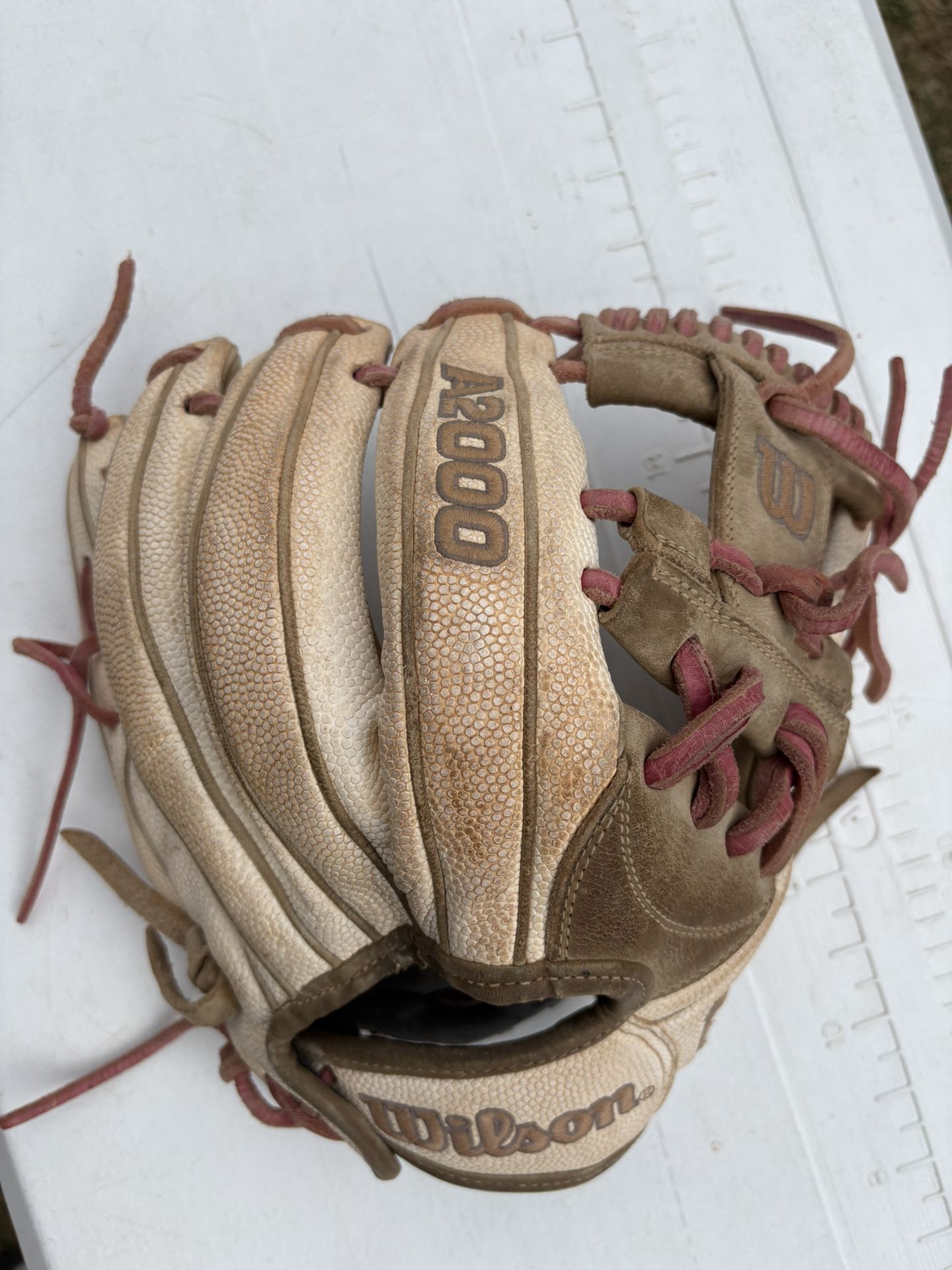 Wilson A2000 H12 Fastpitch Glove