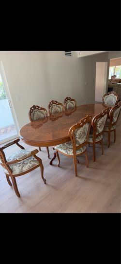 Dinning table with 8 chairs
