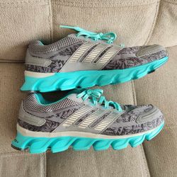 Women's Adidas Shoes Size 7.5