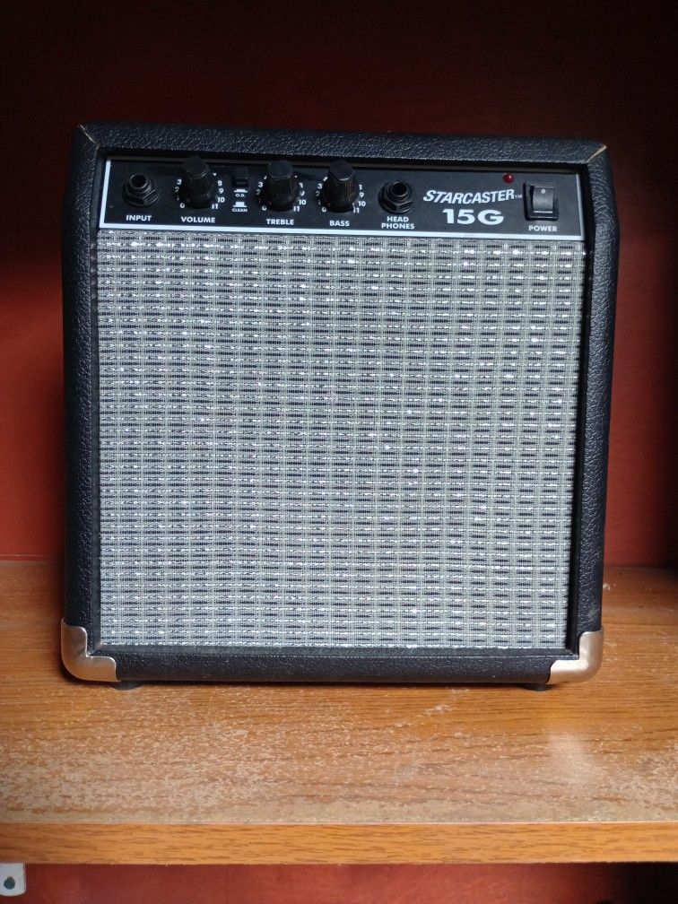 Fender Starcaster 15G Guitar Amp