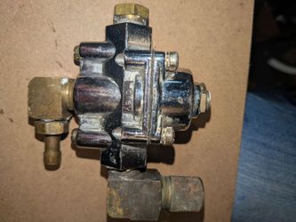 Holley Fuel Pressure Regulator with Fittings