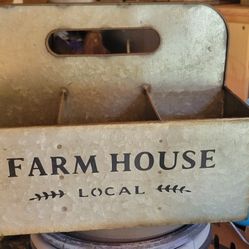 Metal Farmhouse Organizer 