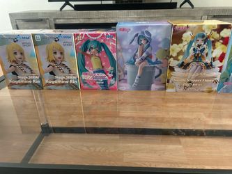 Anime figures read description