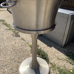 Cooler With Stand 