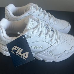 New women’s Fila size 7.5 selling for $30 obo