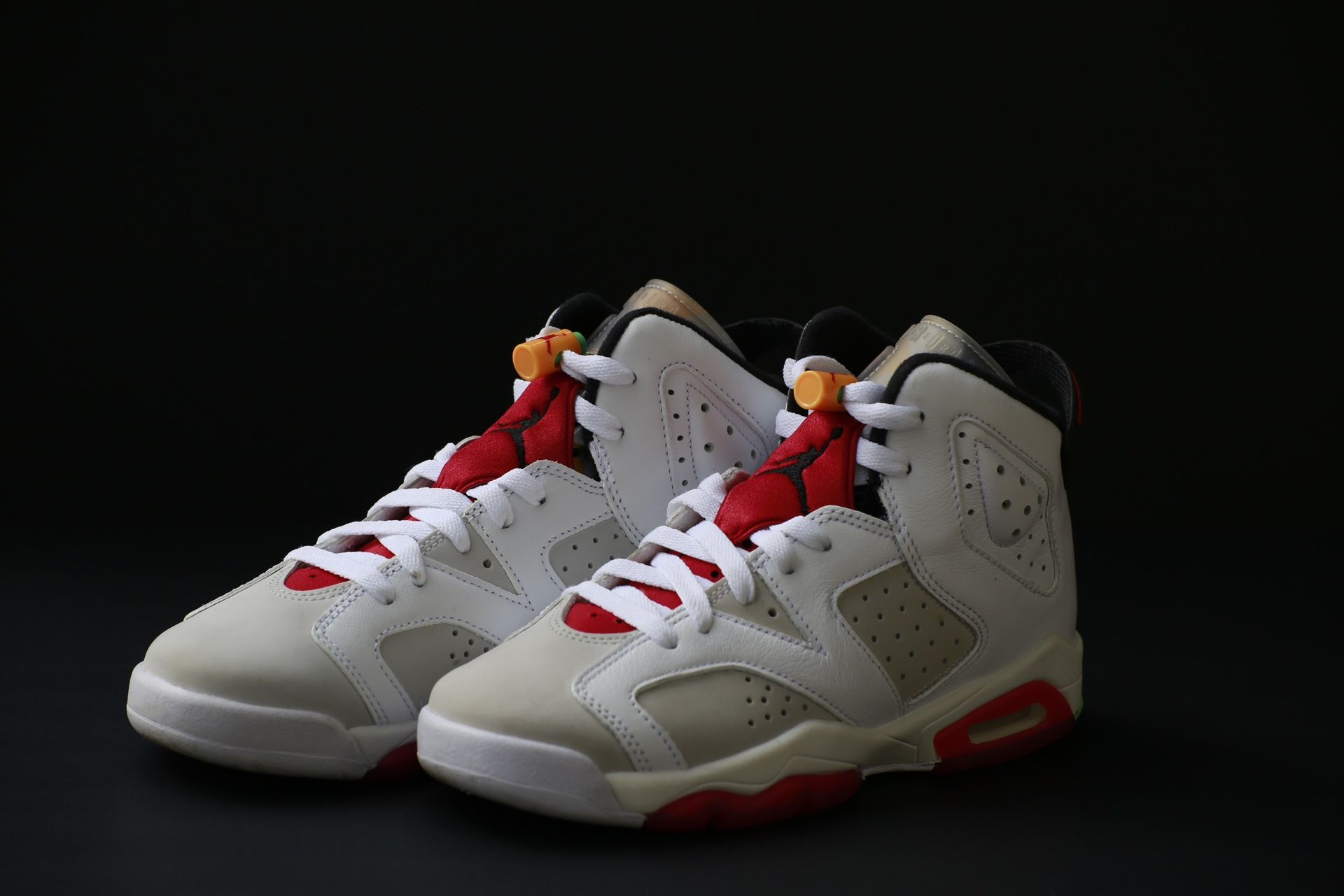 Jordan Retro 'Hare' – Size 5Y/7W – Pre Owned w/ Original Box