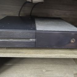 Xbox One Black 500GB with Two Original Controller 