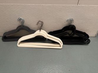 Non-Slip Velvet Flocked Clothes Hangers Bundle
