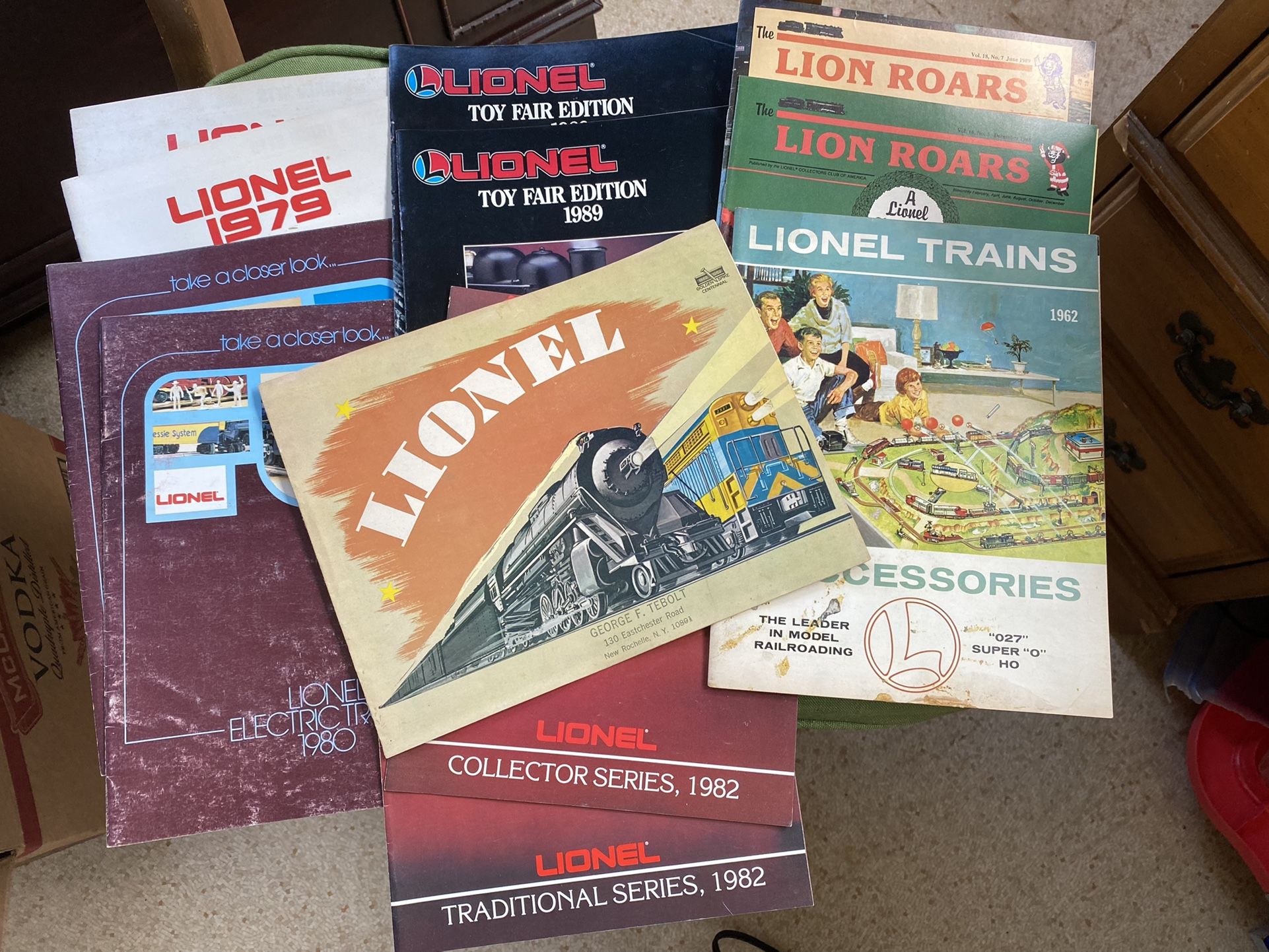 Group Of Lionel And Other Catalogs/magazines