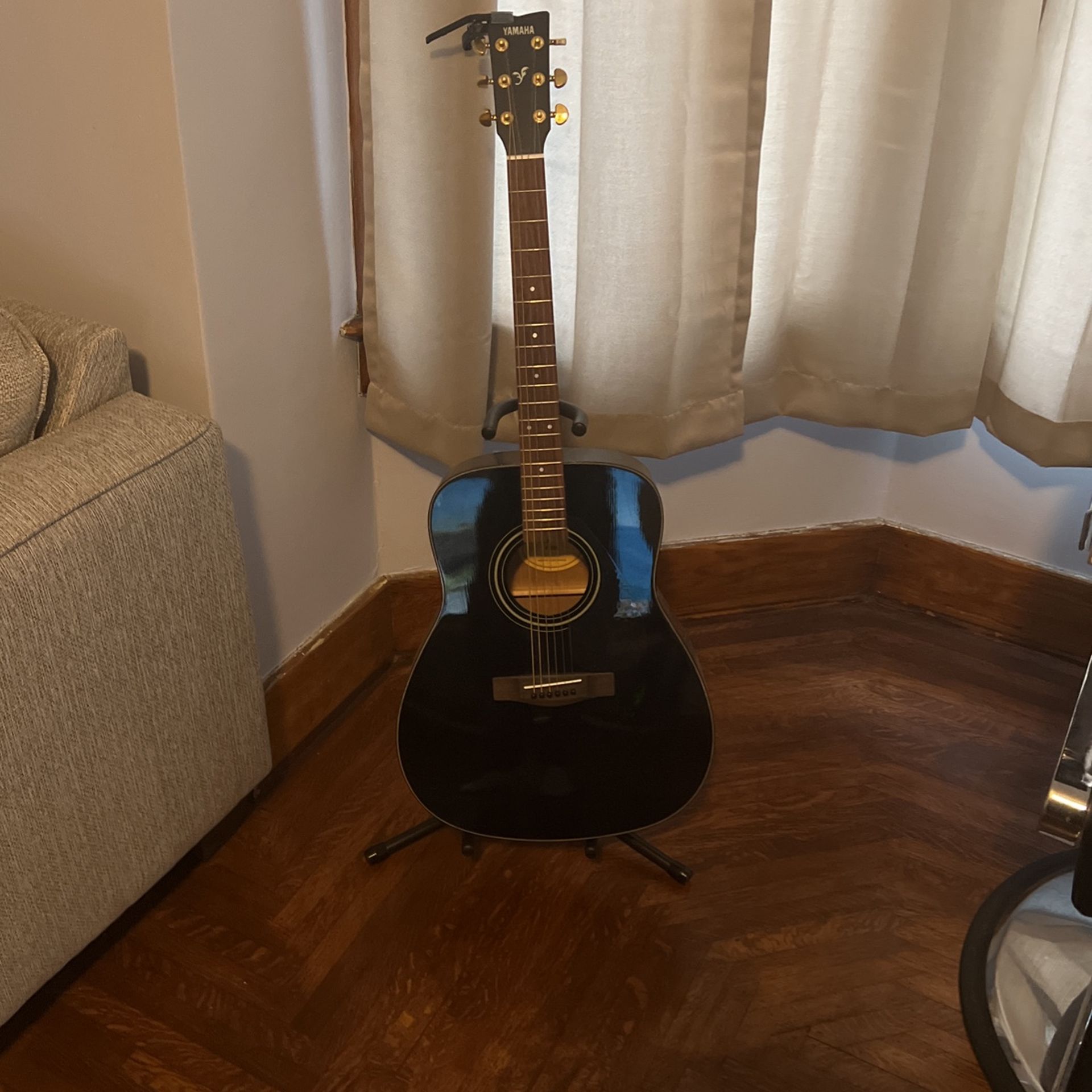 Yamaha Acoustic Guitar