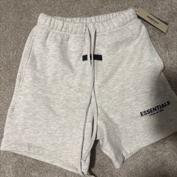 Essentials shorts light oatmeal