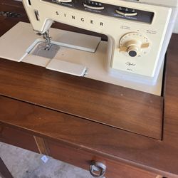 Singer Sewing Machine. 