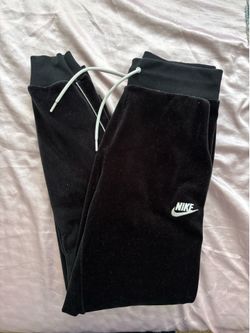 Black velvet, Nike sweats