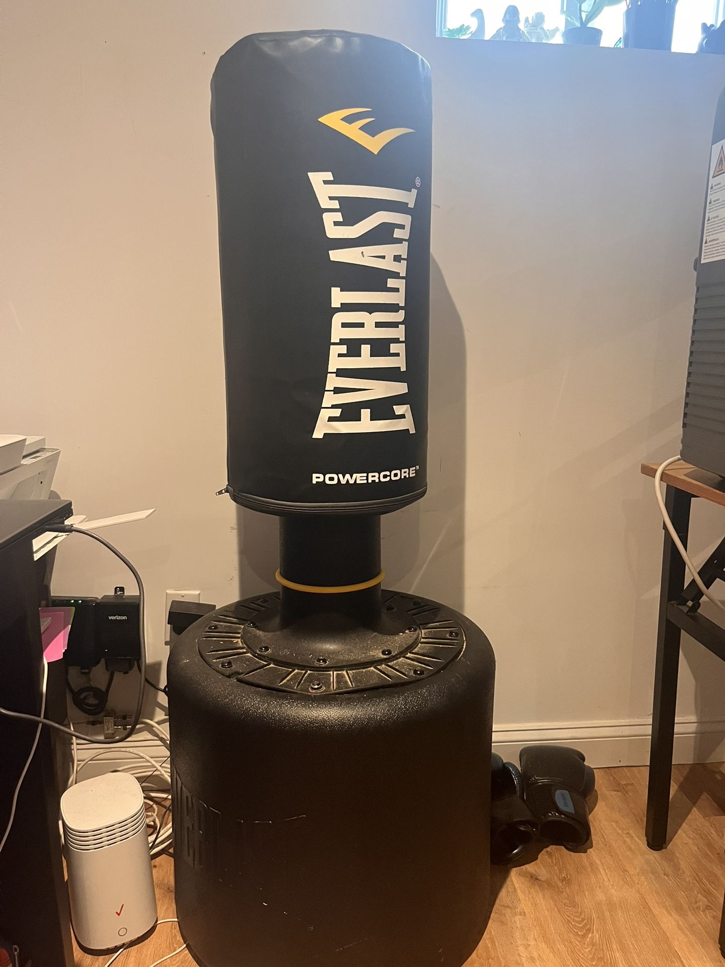 Stand-up punching bag