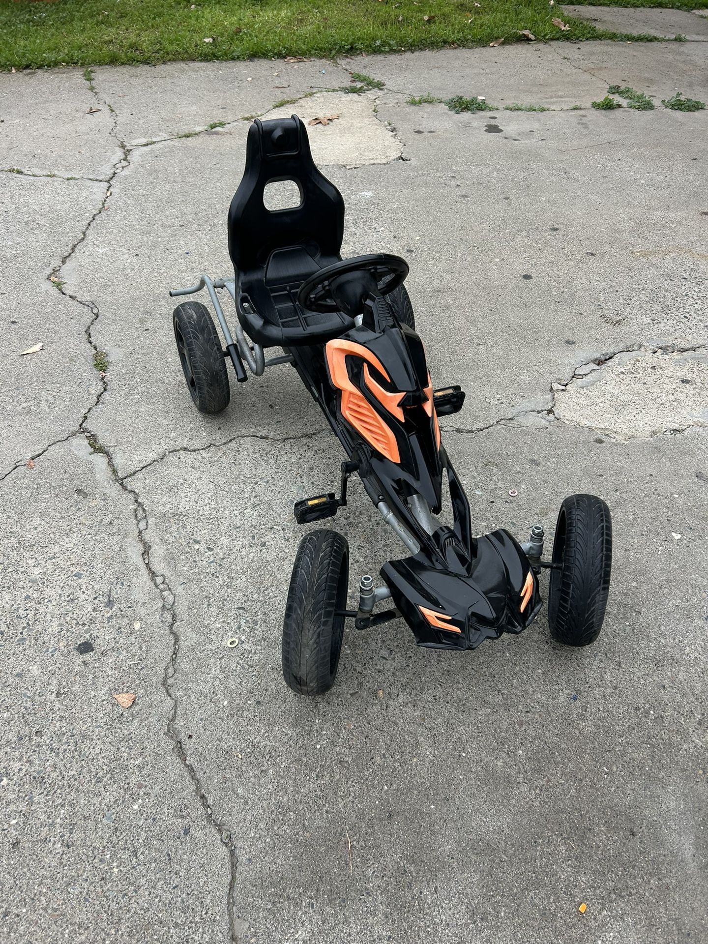 Kids Pedal Go‑Kart 🏁 – Sell in Sacramento Fun and sturdy pedal go‑kart for kids (approx. 4–8 yrs). Smooth ride, hand brake, ergonomic seat with back 