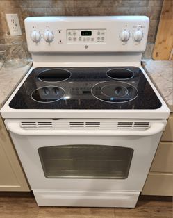 White Ge 30-inch electric glass top stove