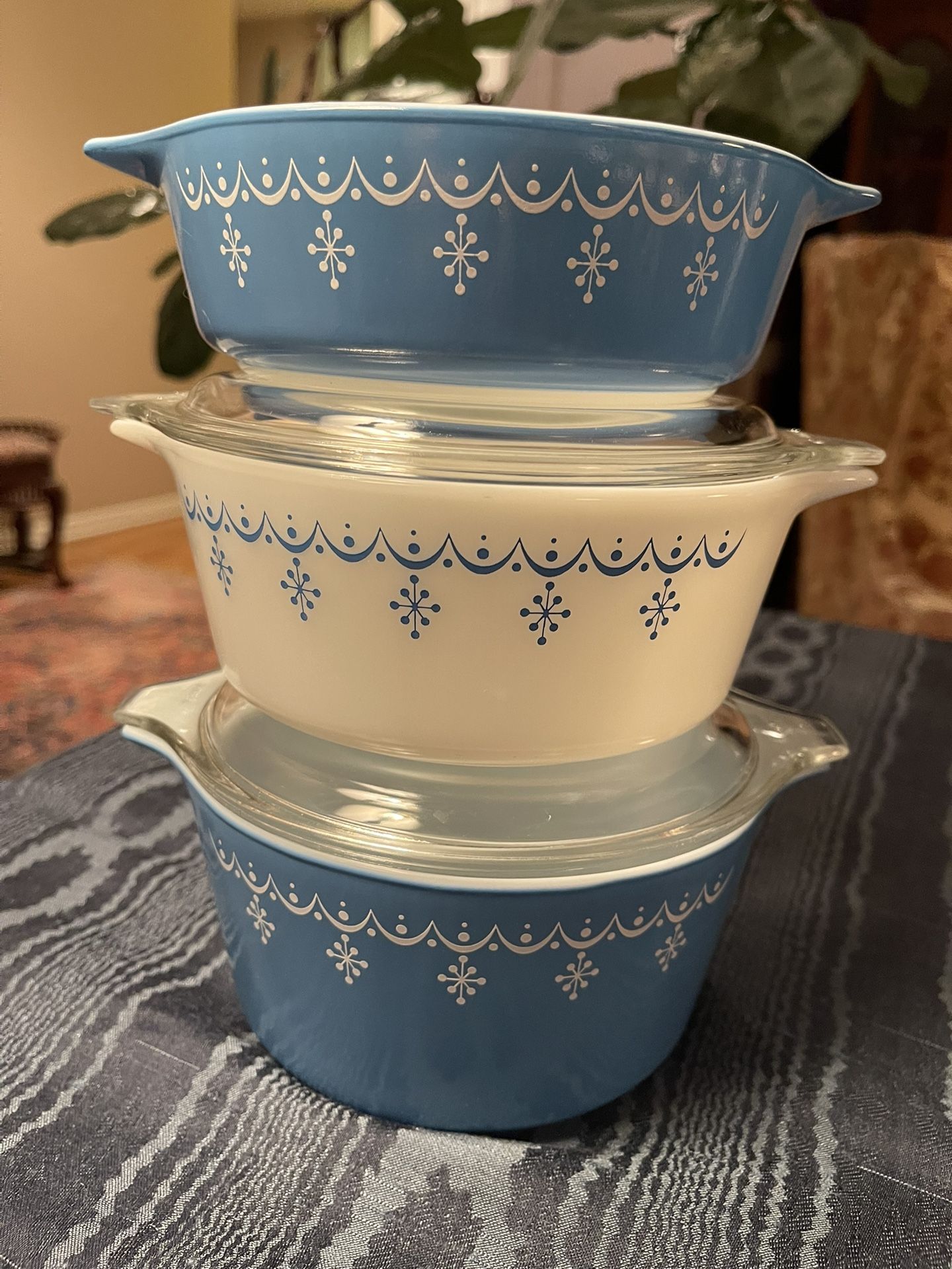 Pyrex - Vintage Set - W/ Lids - 5 Pieces