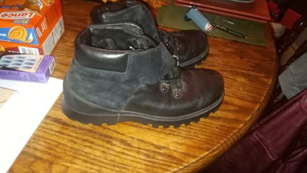 Jordan suede boots size 9