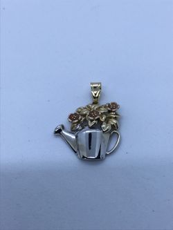 14Kt Two Tone Pendant Estate Jewelry.