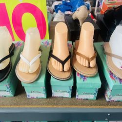 Beautiful Woman Shoes  $10