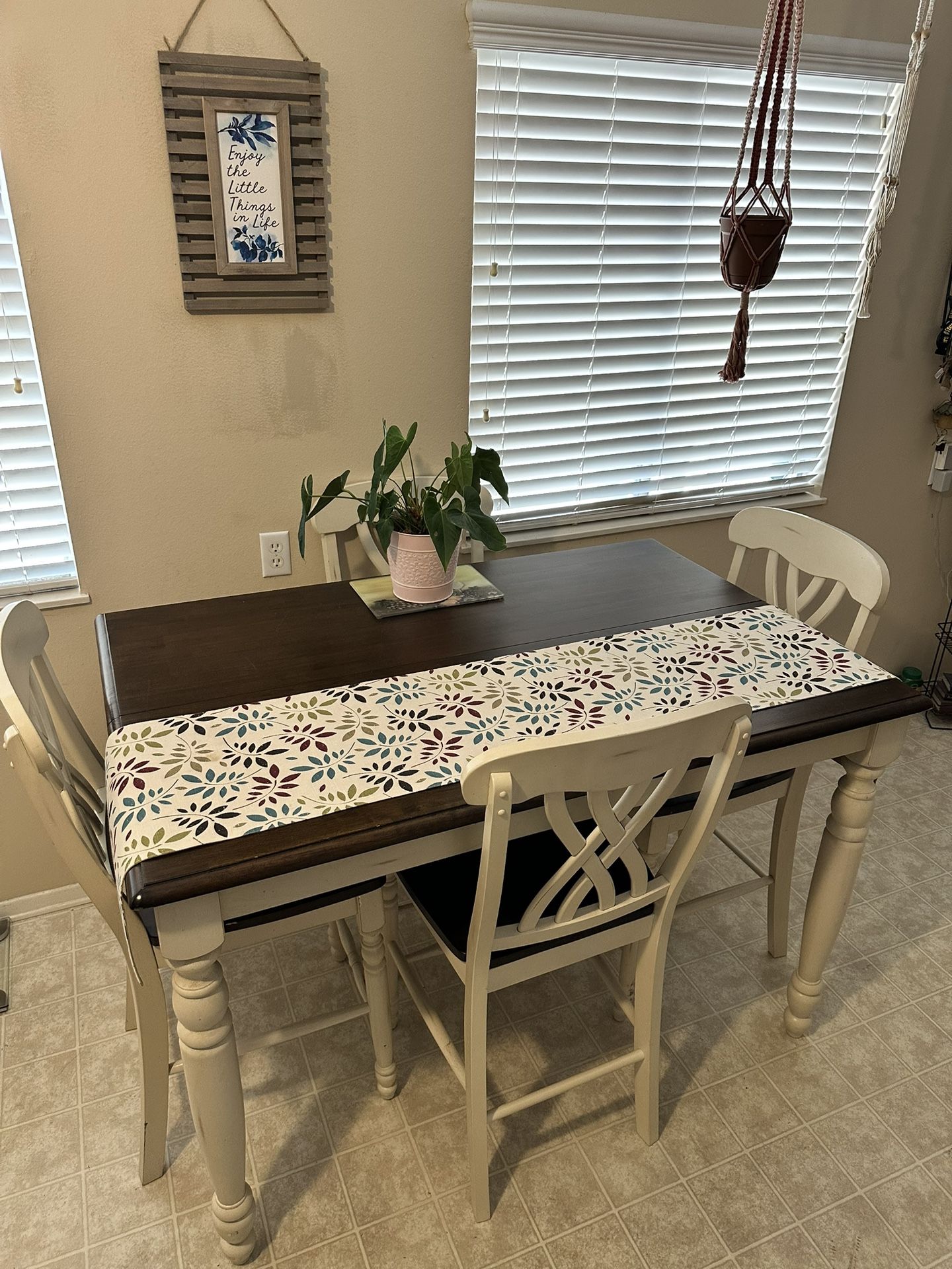 Kitchen Table With 4 Chairs