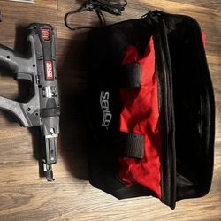 Senco 18V Auto-Feed Screwgun Kit – 2 Batteries + Bag 