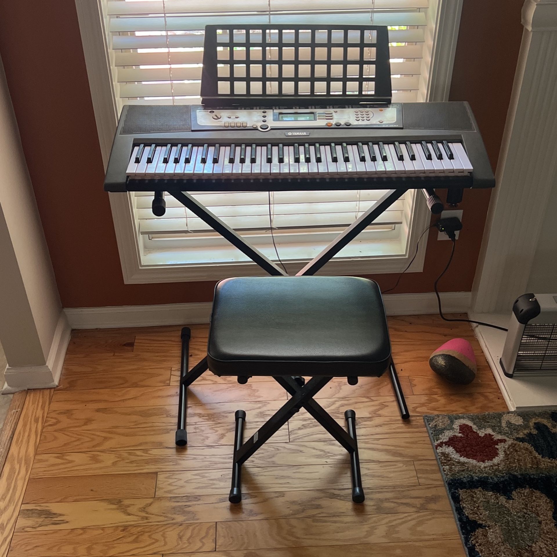 Yamaha Ez-200 Keyboard With Chair And Stand