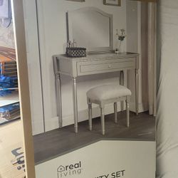 3 Pc Vanity Set Brand New Never Opened 