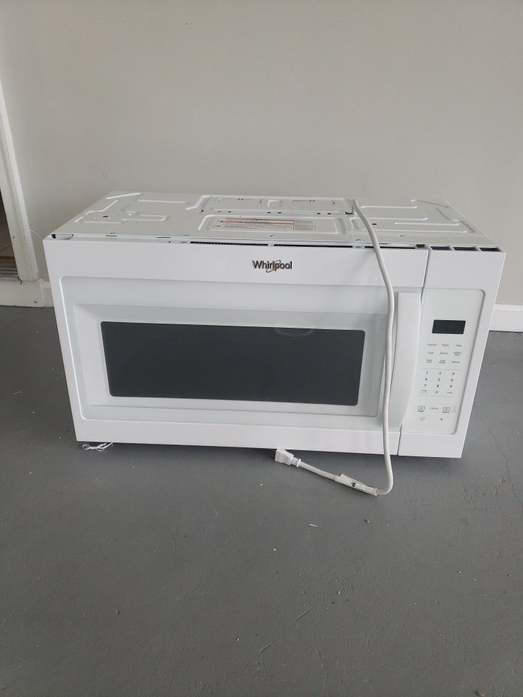 Whirlpool Micro Wave Over Stove Almost Brand New